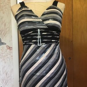 Charming Gidani dress top